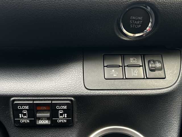 トヨタ シエンタ G 大阪府 2021(令3)年 1.7万km シルバーM ワンオーナー/7インチメモリナビ（KENEOOD：TZ-NAV11K）/・バックカメラ/・ワンセグナビ/・CD/DVD/・AM/FM/BT/【安全装備】/トヨタセーフティーセンス/・プリクラッシュセーフティ（歩行者【昼】検知機能付衝突回避支援タイプ）/・レーンディパーチャーアラート/・オートマチックハイビーム/先行車発進告知機能/ドライブスタートコントロール/インテリジェントクリアランスソナー［パーキングサポートブレーキ（静止物）］/SRSエアバッグ（運転席/助手席）/【その他主要装備】/両側パワースライドドア/LEDヘッドライト/プッシュスタート/・スマートキー/革巻きステアリング/・ステアリングスイッチ/USB入力端子（前２つ）/前方ドライブレコーダー/ETC/スペアキー1本/保証書/取扱説明書/記録簿（R6）