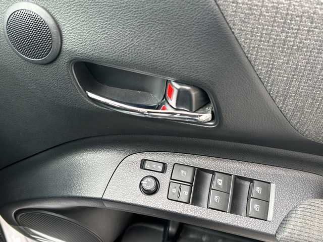 トヨタ シエンタ G 大阪府 2021(令3)年 1.7万km シルバーM ワンオーナー/7インチメモリナビ（KENEOOD：TZ-NAV11K）/・バックカメラ/・ワンセグナビ/・CD/DVD/・AM/FM/BT/【安全装備】/トヨタセーフティーセンス/・プリクラッシュセーフティ（歩行者【昼】検知機能付衝突回避支援タイプ）/・レーンディパーチャーアラート/・オートマチックハイビーム/先行車発進告知機能/ドライブスタートコントロール/インテリジェントクリアランスソナー［パーキングサポートブレーキ（静止物）］/SRSエアバッグ（運転席/助手席）/【その他主要装備】/両側パワースライドドア/LEDヘッドライト/プッシュスタート/・スマートキー/革巻きステアリング/・ステアリングスイッチ/USB入力端子（前２つ）/前方ドライブレコーダー/ETC/スペアキー1本/保証書/取扱説明書/記録簿（R6）