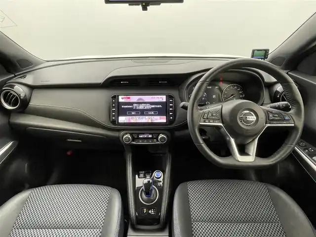 日産 キックス X 熊本県 2021(令3)年 4.9万km ブリリアントホワイトパール 禁煙車/純正9インチナビ/CD/DVD/DTV/Bluetooth/アラウンドビューモニター/デジタルインナーミラー/プロパイロット/ステアリングスイッチ/LEDオートライト/オートハイビーム/ビルトインETC/スマートキー/プッシュスタート/スペアキー1本/フロアマット/ドアバイザー/保証書/取扱説明書