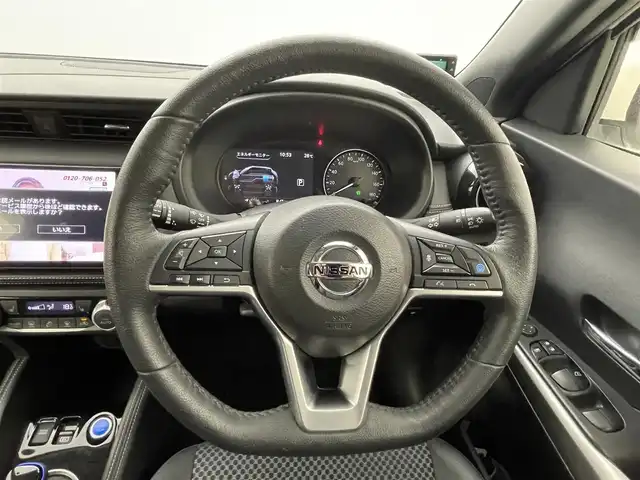 日産 キックス X 熊本県 2021(令3)年 4.9万km ブリリアントホワイトパール 禁煙車/純正9インチナビ/CD/DVD/DTV/Bluetooth/アラウンドビューモニター/デジタルインナーミラー/プロパイロット/ステアリングスイッチ/LEDオートライト/オートハイビーム/ビルトインETC/スマートキー/プッシュスタート/スペアキー1本/フロアマット/ドアバイザー/保証書/取扱説明書