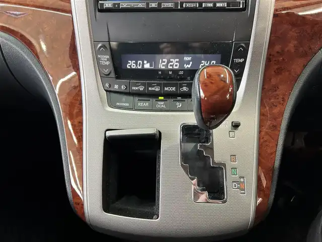 トヨタ ヴェルファイア 2．4Z プラチナセレクションⅡ 東京都 2011(平23)年 4.9万km ブラック ワンオーナー/社外ナビ（AM/FM/CD/DVD/ワンセグTV）/F/Rコーナーセンサー/クリアランスソナー/両側パワースライドドア/スペアタイヤ有/電動リアゲート/クルーズコントロール/前側ドラレコ/スマートキー/プッシュスタート/ETC/LEDライト/オートライト/ステアリングスイッチ/ウッドコンビステアリング/木目調パネル/純正フロアマット/2列目オットマン/ドアバイザー/電格ウィンカーミラー/ISOFIX/横滑り防止機能/保証書/取扱説明書/記録簿