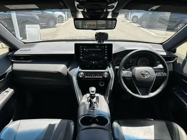 トヨタ ハリアー G 愛媛県 2022(令4)年 7.1万km ブラック 禁煙車/ワンオーナー/登録時走行距離：70904km/純正ディスプレイオーディオ/フルセグTV/Bluetooth/バックカメラ/デジタルインナーミラー/ドライブレコーダー/ビルトインETC/衝突被害軽減システム/クリアランスソナー/横滑り防止装置/レーンキープアシスト/レーダークルーズコントロール/LEDヘッドライト/フォグランプ/オートライト/オートマチックハイビーム/ハーフレザーシート/運転席パワーシート/パワーバックドア/スマホスタンド/エンジンスタートボタン/スマートキー/純正フロアマット/純正18インチアルミホイール/MODELLISTAエアロ(F.S.R)