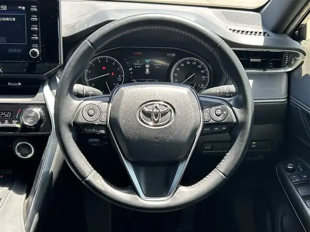 トヨタ ハリアー G 愛媛県 2022(令4)年 7.1万km ブラック 禁煙車/ワンオーナー/登録時走行距離：70904km/純正ディスプレイオーディオ/フルセグTV/Bluetooth/バックカメラ/デジタルインナーミラー/ドライブレコーダー/ビルトインETC/衝突被害軽減システム/クリアランスソナー/横滑り防止装置/レーンキープアシスト/レーダークルーズコントロール/LEDヘッドライト/フォグランプ/オートライト/オートマチックハイビーム/ハーフレザーシート/運転席パワーシート/パワーバックドア/スマホスタンド/エンジンスタートボタン/スマートキー/純正フロアマット/純正18インチアルミホイール/MODELLISTAエアロ(F.S.R)