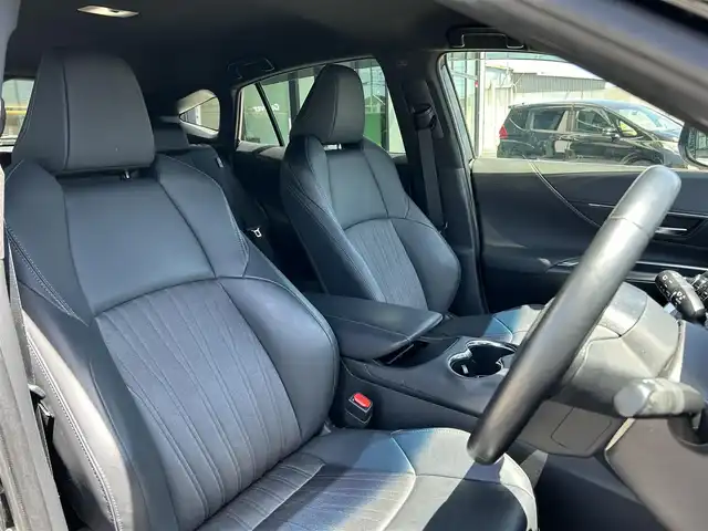 トヨタ ハリアー G 愛媛県 2022(令4)年 7.1万km ブラック 禁煙車/ワンオーナー/登録時走行距離：70904km/純正ディスプレイオーディオ/フルセグTV/Bluetooth/バックカメラ/デジタルインナーミラー/ドライブレコーダー/ビルトインETC/衝突被害軽減システム/クリアランスソナー/横滑り防止装置/レーンキープアシスト/レーダークルーズコントロール/LEDヘッドライト/フォグランプ/オートライト/オートマチックハイビーム/ハーフレザーシート/運転席パワーシート/パワーバックドア/スマホスタンド/エンジンスタートボタン/スマートキー/純正フロアマット/純正18インチアルミホイール/MODELLISTAエアロ(F.S.R)