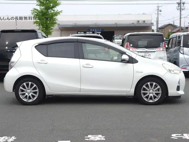 トヨタ アクア G 静岡県 2012(平24)年 7.2万km ライムホワイトパールクリスタルシャイン ワンオーナー／禁煙車/純正SDナビ/　CD/SD/BT/AUX/ワンセグTV/社外ETC/スマートキー/プッシュスタート/木目調パネル加飾/純正フットイルミネーション/ハロゲンヘッドライト/オートライト/純正フロアマット／ドアバイザー/取扱説明書/保証書