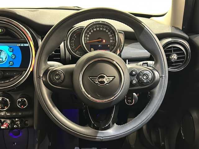 ＭＩＮＩ ミニ クーパー 新潟県 2018(平30)年 3.1万km ブリティッシュレーシンググリーンⅡ 衝突軽減ブレーキ/ツートーンルーフ/・ブリティッシュレーシンググリーン×ブラック/HDDナビ/・Bluetooth/USB/バックカメラ/コーナーセンサー/スポーツレザーステアリング/シートカバー