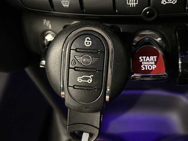 ＭＩＮＩ ミニ クーパー 新潟県 2018(平30)年 3.1万km ブリティッシュレーシンググリーンⅡ 衝突軽減ブレーキ/ツートーンルーフ/・ブリティッシュレーシンググリーン×ブラック/HDDナビ/・Bluetooth/USB/バックカメラ/コーナーセンサー/スポーツレザーステアリング/シートカバー