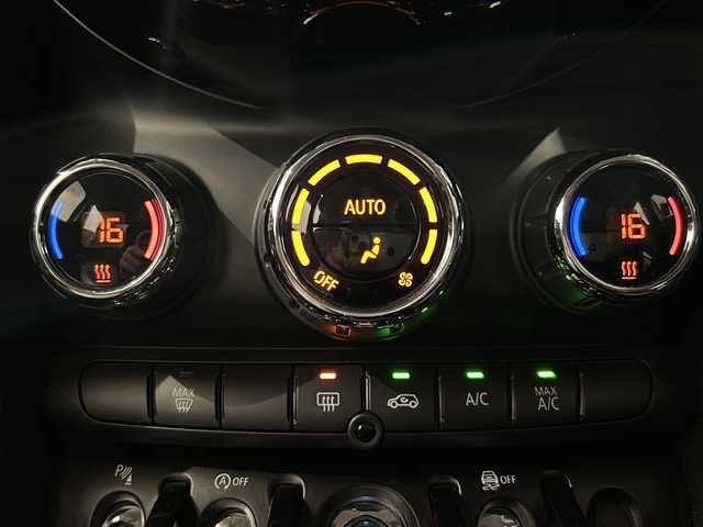 ＭＩＮＩ ミニ クーパー 新潟県 2018(平30)年 3.1万km ブリティッシュレーシンググリーンⅡ 衝突軽減ブレーキ/ツートーンルーフ/・ブリティッシュレーシンググリーン×ブラック/HDDナビ/・Bluetooth/USB/バックカメラ/コーナーセンサー/スポーツレザーステアリング/シートカバー