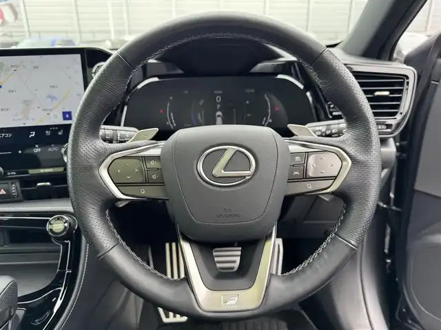 レクサス ＮＸ 350h Fスポーツ 滋賀県 2022(令4)年 2.5万km ソニッククロム 禁煙車/パノラマルーフ/ルーフレール/純正ナビ/【Bluetooth/Apple Car Play/Android Auto】/パノラミックビューモニター/ETC2.0/前後ドライブレコーダー/“F SPORT”専用オレンジブレーキキャリパー/黒レザーシート/パワーシート/シートヒーター/シートベンチレーション/ハンドルヒーター/ＢＳＭ/ヘッドアップディスプレイ/パワーバックドア