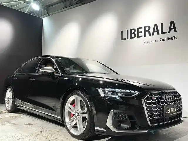アウディ アウディ Ｓ８ 道央・札幌 2023(令5)年 0.2万km ミトスブラックメタリック ワンオーナー/パノラマサンルーフ/コンフォートパッケージ/・インディビジュアル電動シート(リヤ)/・リヤシートリモート/・シートベンチレーション マッサージ機能(フロント/リヤ)/・Bang&Olufsen3Dサウンド(17スピーカー)/・デジタルマトリクスLEDヘッドライト/・マトリクスLEDインテリアライト/プレディクティブアクティブサスペンション/リヤスポーツディファレンシャル/フルレザーパッケージ/バルコナレザーシート/フロントシート電動調整機能/シートヒーター(全席)/MMIナビゲーション/TVチューナー/ワイヤレスチャージング/バーチャルコックピットプラス/ヘッドアップディスプレイ/マルチカラーアンビエントライティング/4ゾーンデラックスオートマチックエアコンディショナー/サラウンドビューカメラ/アダプティブドライブアシスト/アウディアクティブレーンアシスト/アウディプレセンスフロント/リヤ/フロントクロストラフィックアシスト/アウディサイドアシスト/パークアシスト