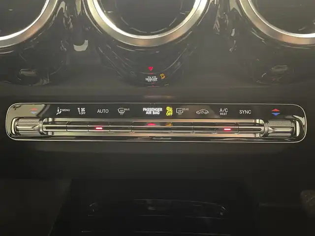 メルセデス・ベンツ ＧＬＢ２００ｄ 静岡県 2020(令2)年 5万km ポーラホワイト ナビ　360°カメラ TV　BT　USB /ハーフレザーシートヒーター /マッサージシート /ACC LKA BSM ETC2.0 /パワーバックドア /自動駐車 /パドルシフト /LEDライト /ドラレコ /アイドリングストップ /スペアキー