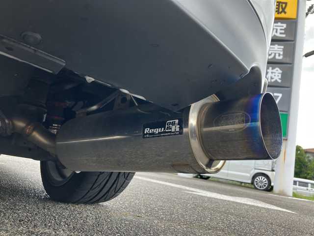 スバル インプレッサ Ｇ４ 1．6i－L 広島県 2015(平27)年 7.7万km クリスタルホワイトP 社外ナビ・フルセグTV/Bluetooth/HIDライト/ブリッツ車高調/柿本マフラー/カーボントランクスポイラー/バックカメラ/ETC/スマートキー/純正OPグリル