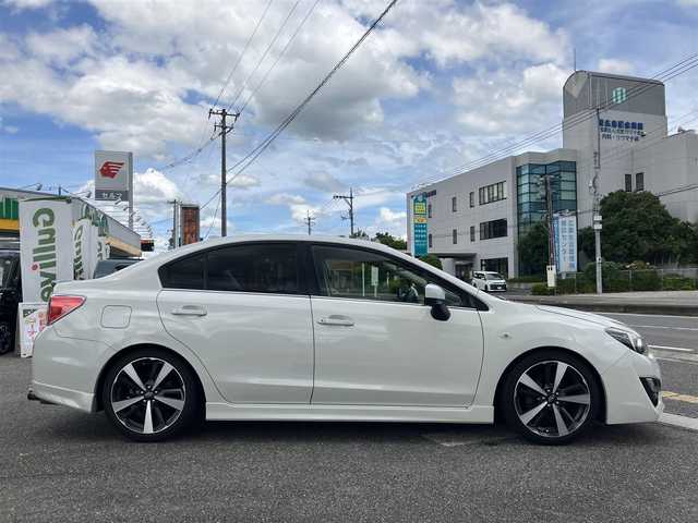 スバル インプレッサ Ｇ４ 1．6i－L 広島県 2015(平27)年 7.7万km クリスタルホワイトP 社外ナビ・フルセグTV/Bluetooth/HIDライト/ブリッツ車高調/柿本マフラー/カーボントランクスポイラー/バックカメラ/ETC/スマートキー/純正OPグリル