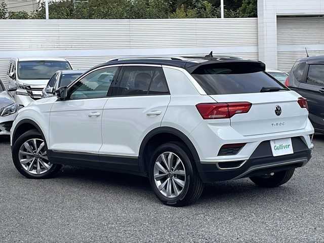 フォルクスワーゲン ＶＷ Ｔ－ロック TSI スタイル デザインPKG 東京都 2021(令3)年 1.9万km ピュアホワイト 2トーンカラールーフ(ブラック)/ターボ/プリクラッシュブレーキシステム/ブラインドスポットディテクション(BSM)/アダプティブクルーズコントロール(ACC)/Discover Mediaパッケージ/・純正8インチSSDナビ/・Bluetoothオーディオ/・AppleCarPlay/AndroidAuto/・MirrorLink対応/バックカメラ/純正ドライブレコーダー(前/後)/ビルトインETC2.0車載器/MicroUSB入力端子×2/LEDヘッドランプ/電動テールゲートドア/純正17インチアルミホイール/スマートキー/取説(車両/ドライブレコーダー)