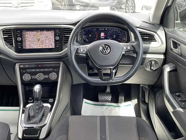 フォルクスワーゲン ＶＷ Ｔ－ロック TSI スタイル デザインPKG 東京都 2021(令3)年 1.9万km ピュアホワイト 2トーンカラールーフ(ブラック)/ターボ/プリクラッシュブレーキシステム/ブラインドスポットディテクション(BSM)/アダプティブクルーズコントロール(ACC)/Discover Mediaパッケージ/・純正8インチSSDナビ/・Bluetoothオーディオ/・AppleCarPlay/AndroidAuto/・MirrorLink対応/バックカメラ/純正ドライブレコーダー(前/後)/ビルトインETC2.0車載器/MicroUSB入力端子×2/LEDヘッドランプ/電動テールゲートドア/純正17インチアルミホイール/スマートキー/取説(車両/ドライブレコーダー)
