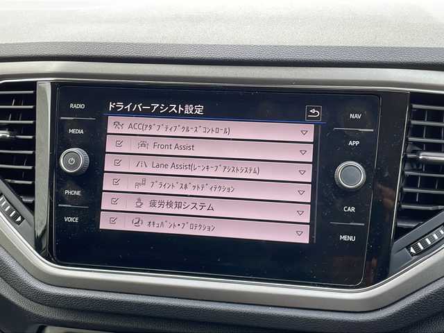 フォルクスワーゲン ＶＷ Ｔ－ロック TSI スタイル デザインPKG 東京都 2021(令3)年 1.9万km ピュアホワイト 2トーンカラールーフ(ブラック)/ターボ/プリクラッシュブレーキシステム/ブラインドスポットディテクション(BSM)/アダプティブクルーズコントロール(ACC)/Discover Mediaパッケージ/・純正8インチSSDナビ/・Bluetoothオーディオ/・AppleCarPlay/AndroidAuto/・MirrorLink対応/バックカメラ/純正ドライブレコーダー(前/後)/ビルトインETC2.0車載器/MicroUSB入力端子×2/LEDヘッドランプ/電動テールゲートドア/純正17インチアルミホイール/スマートキー/取説(車両/ドライブレコーダー)