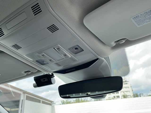 フォルクスワーゲン ＶＷ Ｔ－ロック TSI スタイル デザインPKG 東京都 2021(令3)年 1.9万km ピュアホワイト 2トーンカラールーフ(ブラック)/ターボ/プリクラッシュブレーキシステム/ブラインドスポットディテクション(BSM)/アダプティブクルーズコントロール(ACC)/Discover Mediaパッケージ/・純正8インチSSDナビ/・Bluetoothオーディオ/・AppleCarPlay/AndroidAuto/・MirrorLink対応/バックカメラ/純正ドライブレコーダー(前/後)/ビルトインETC2.0車載器/MicroUSB入力端子×2/LEDヘッドランプ/電動テールゲートドア/純正17インチアルミホイール/スマートキー/取説(車両/ドライブレコーダー)