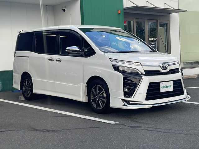 トヨタ ヴォクシー ZS 煌Ⅱ 京都府 2020(令2)年 3.6万km ホワイトパールクリスタルシャイン モデリスタフロントエアロ　純正９インチナビ　Ｂｌｕｅｔｏｏｔｈオーディオ　フルセグ　ＤＶＤ再生　バックカメラ　後席フリップダウンモニター　クリアランスソナー　両側パワースライド　ビルトインＥＴＣ　ＬＥＤライト