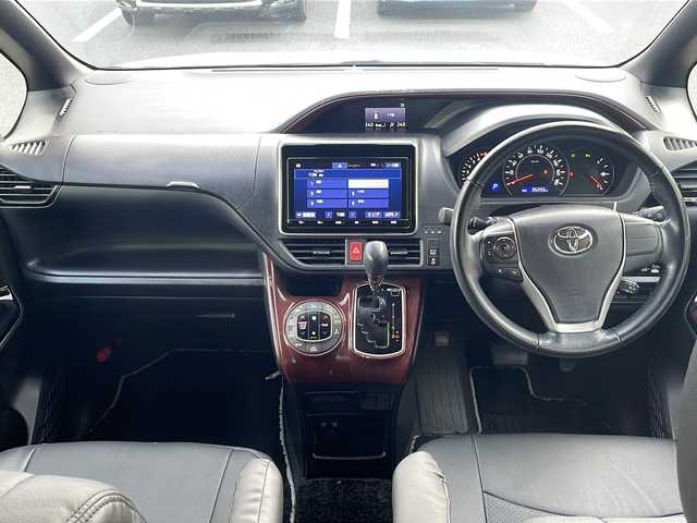 トヨタ ヴォクシー ZS 煌Ⅱ 京都府 2020(令2)年 3.6万km ホワイトパールクリスタルシャイン モデリスタフロントエアロ　純正９インチナビ　Ｂｌｕｅｔｏｏｔｈオーディオ　フルセグ　ＤＶＤ再生　バックカメラ　後席フリップダウンモニター　クリアランスソナー　両側パワースライド　ビルトインＥＴＣ　ＬＥＤライト