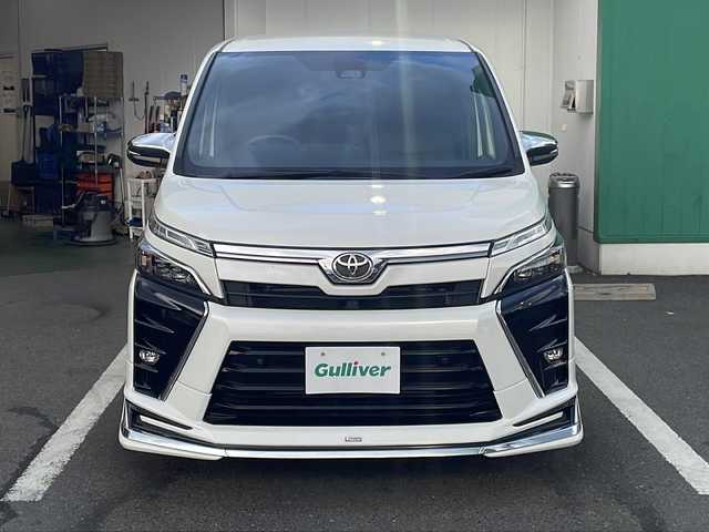 トヨタ ヴォクシー ZS 煌Ⅱ 京都府 2020(令2)年 3.6万km ホワイトパールクリスタルシャイン モデリスタフロントエアロ　純正９インチナビ　Ｂｌｕｅｔｏｏｔｈオーディオ　フルセグ　ＤＶＤ再生　バックカメラ　後席フリップダウンモニター　クリアランスソナー　両側パワースライド　ビルトインＥＴＣ　ＬＥＤライト