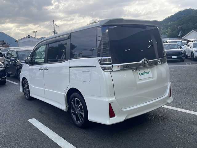 トヨタ ヴォクシー ZS 煌Ⅱ 京都府 2020(令2)年 3.6万km ホワイトパールクリスタルシャイン モデリスタフロントエアロ　純正９インチナビ　Ｂｌｕｅｔｏｏｔｈオーディオ　フルセグ　ＤＶＤ再生　バックカメラ　後席フリップダウンモニター　クリアランスソナー　両側パワースライド　ビルトインＥＴＣ　ＬＥＤライト