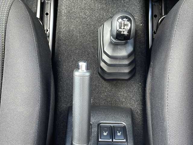 スズキ ジムニー XC 福岡県 2018(平30)年 4.5万km ピュアホワイトP ナビ　フルセグ　バックカメラ　ドライブレコーダー　ＥＴＣ　スマートキー　社外オーバーフェンダー　社外アルミホイル　ドアバイザー　フロアマット　ＬＥＤライト　フォグライト　シートヒーター