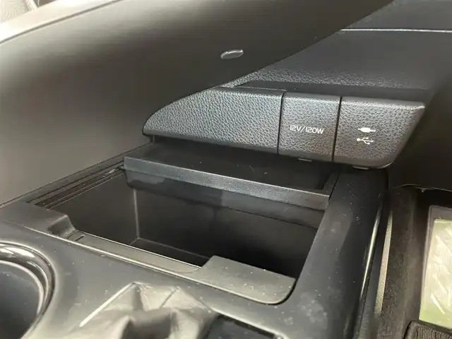 トヨタ カムリ WS 大分県 2019(令1)年 2.7万km プラチナホワイトパールマイカ 純正ナビ/CD/DVD/フルセグ/BT/AUX/電子パーキング/パワーシートD席/ETC/TVキャンセラー/トヨタセーフティーセンス/・衝突軽減ブレーキ/・レーダークルーズコントロール/・BSM/・オートハイビーム/・レーンキープアシスト/・コーナーセンサー/TRDエアロ(F/S/R)/純正アルミホイール