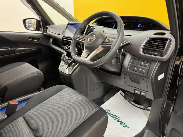 日産 セレナ e－パワー ハイウェイスター V 群馬県 2020(令2)年 6万km ダイヤモンドブラック 安全装備/・衝突軽減ブレーキ/・プロパイロット/・ブラインドスポット/・オートライト/・オートハイビーム/・横滑り防止/・車線逸脱装置/社外9インチナビ/・AM/FM/CD/DVD/・Bluetooth/MSV/・SD/フルセグTV/フリップダウンモニター/バックカメラ/両側電動スライドドア/前席シートヒーター/ハンドルヒーター/前後ドライブレコーダ/電動パーキング/オートホールド/ETC/LEDヘッドライト/LEDフォグランプ/純正フロアマット/純正ドアバイザー/純正16インチアルミホイール/プッシュスタート/スマートキー