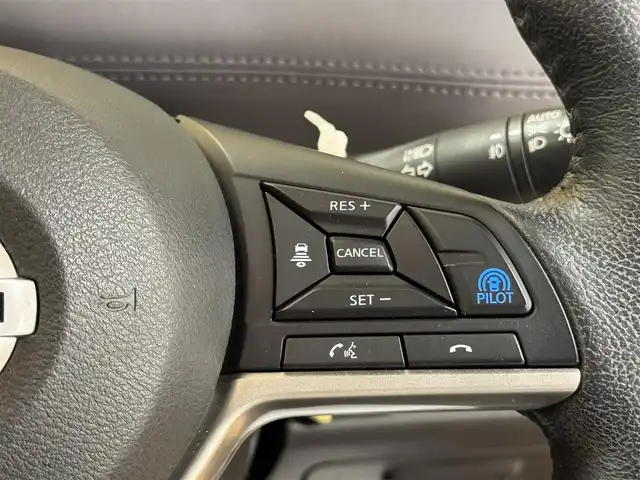 日産 セレナ e－パワー ハイウェイスター V 群馬県 2020(令2)年 6万km ダイヤモンドブラック 安全装備/・衝突軽減ブレーキ/・プロパイロット/・ブラインドスポット/・オートライト/・オートハイビーム/・横滑り防止/・車線逸脱装置/社外9インチナビ/・AM/FM/CD/DVD/・Bluetooth/MSV/・SD/フルセグTV/フリップダウンモニター/バックカメラ/両側電動スライドドア/前席シートヒーター/ハンドルヒーター/前後ドライブレコーダ/電動パーキング/オートホールド/ETC/LEDヘッドライト/LEDフォグランプ/純正フロアマット/純正ドアバイザー/純正16インチアルミホイール/プッシュスタート/スマートキー