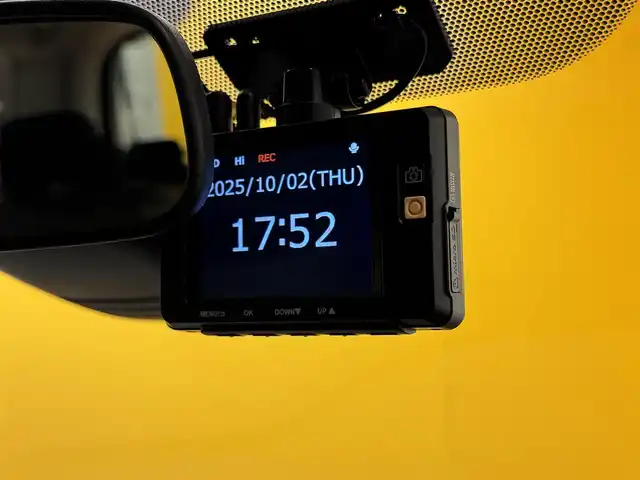 日産 セレナ e－パワー ハイウェイスター V 群馬県 2020(令2)年 6万km ダイヤモンドブラック 安全装備/・衝突軽減ブレーキ/・プロパイロット/・ブラインドスポット/・オートライト/・オートハイビーム/・横滑り防止/・車線逸脱装置/社外9インチナビ/・AM/FM/CD/DVD/・Bluetooth/MSV/・SD/フルセグTV/フリップダウンモニター/バックカメラ/両側電動スライドドア/前席シートヒーター/ハンドルヒーター/前後ドライブレコーダ/電動パーキング/オートホールド/ETC/LEDヘッドライト/LEDフォグランプ/純正フロアマット/純正ドアバイザー/純正16インチアルミホイール/プッシュスタート/スマートキー