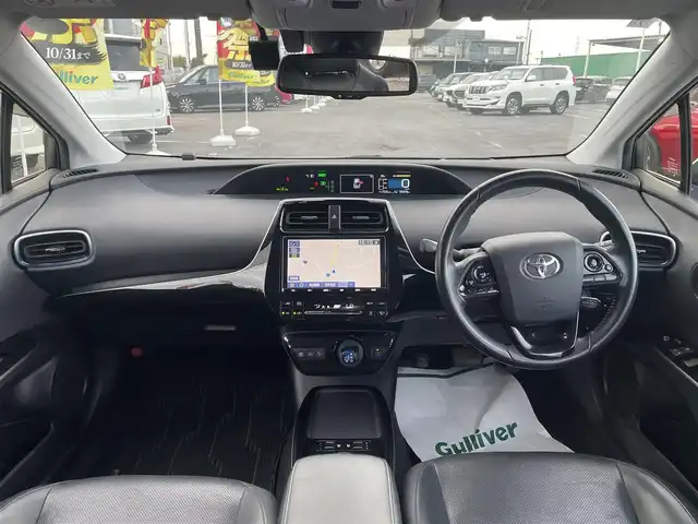 トヨタ プリウス A プレミアム　ツーリングセレ 千葉県 2019(令1)年 6万km ホワイトパールクリスタルシャイン ワンオーナー/モデリスタエアロ/黒レザーシート/純正SDナビ【NSZT-Y68T】/・CD/DVD/MSV/Bluetooth/フルセグTV/バックカメラ/運転席パワーシート/前席シートヒーター/前席シートベンチレーション/トヨタセーフティーセンス/・プリクラッシュセーフティー/・レーンディパーチャーアラート/・パーキングサポートブレーキ/・リヤクロストラフィックアラート/・ブラインドスポットモニター/・アダプティブクルーズコントロール/スマートキー/ヘッドアップディスプレイ/AC100V1500W電源/純正ドライブレコーダー【DRT-C68A】/ビルトインETC2.0/純正17インチアルミホイール/純正LEDヘッドライト/フォグランプ/ドアバイザー/本革巻きステアリング/サイド＆カーテンエアバッグ/新車時保証書＆取扱説明書