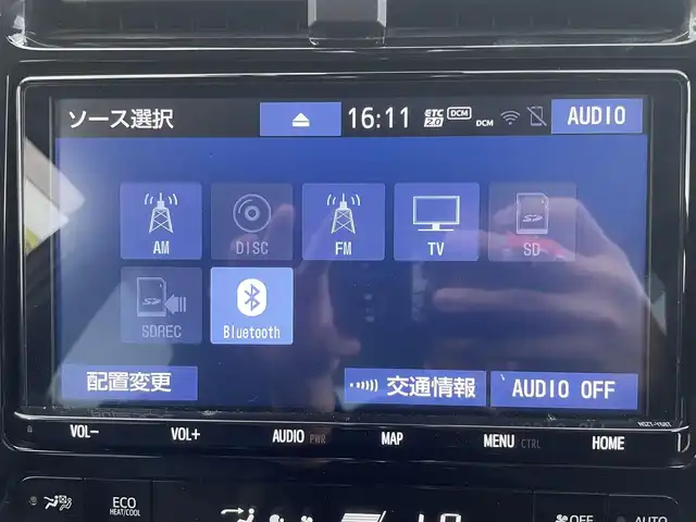 トヨタ プリウス A プレミアム　ツーリングセレ 千葉県 2019(令1)年 6万km ホワイトパールクリスタルシャイン ワンオーナー/モデリスタエアロ/黒レザーシート/純正SDナビ【NSZT-Y68T】/・CD/DVD/MSV/Bluetooth/フルセグTV/バックカメラ/運転席パワーシート/前席シートヒーター/前席シートベンチレーション/トヨタセーフティーセンス/・プリクラッシュセーフティー/・レーンディパーチャーアラート/・パーキングサポートブレーキ/・リヤクロストラフィックアラート/・ブラインドスポットモニター/・アダプティブクルーズコントロール/スマートキー/ヘッドアップディスプレイ/AC100V1500W電源/純正ドライブレコーダー【DRT-C68A】/ビルトインETC2.0/純正17インチアルミホイール/純正LEDヘッドライト/フォグランプ/ドアバイザー/本革巻きステアリング/サイド＆カーテンエアバッグ/新車時保証書＆取扱説明書
