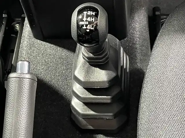 スズキ ジムニー XC 大阪府 2025(令7)年 0.1千km ピュアホワイトP 未使用車　４ＷＤ　ターボ　クルコン　シートヒーター　ヘッドライトウォッシャー　レーンアシスト　アイドリングストップ　オートハイビーム　ＬＥＤヘッドライト　クリアランスソナー　ヒーテッドドアミラー