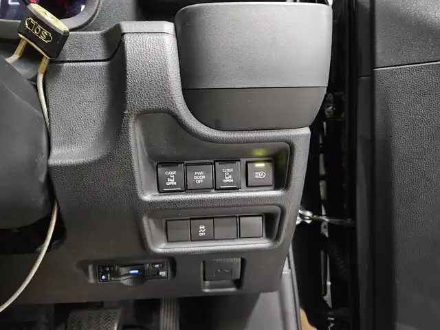 トヨタ シエンタ ハイブリッド Z 香川県 2022(令4)年 8.7万km ブラック 〇純正10.5インチディスプレイオーディオ/〇フルセグTV/〇両側パワースライドドア/〇バックカメラ/〇パノラミックビューモニター/〇ビルトインETC/〇レーダークルーズコントロール/〇コーナーセンサー/〇セーフティセンス/〇パーキングサポートブレーキ/〇LEDヘッドランプ/〇革巻きステアリングホイール/パワーステアリング/〇ブラック消臭撥水油機能付きファブリックシート/〇サンシェード/〇エレクトロシフトマチック/〇モデリスタエアロ/〇充電用USB端子/〇スマートエントリー/スタートシステム/〇禁煙車