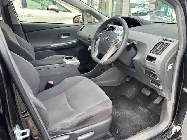 トヨタ プリウス α S 茨城県 2012(平24)年 11.3万km ブラック 純正SDナビ(NSZT-W62G)/ 【フルセグ/Bluetooth/CD/DVD/SD】/バックガイドカメラ/ETC/純正LEDヘッドライト/フォグライト/オートライト/ヘッドライトウォッシャー/スマートキー/電動格納ミラー/取扱説明書/新車時保証書/スペアキー×1