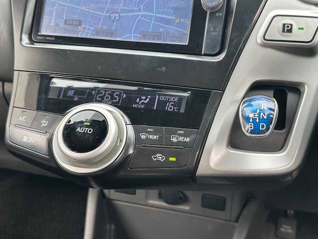 トヨタ プリウス α S 茨城県 2012(平24)年 11.3万km ブラック 純正SDナビ(NSZT-W62G)/ 【フルセグ/Bluetooth/CD/DVD/SD】/バックガイドカメラ/ETC/純正LEDヘッドライト/フォグライト/オートライト/ヘッドライトウォッシャー/スマートキー/電動格納ミラー/取扱説明書/新車時保証書/スペアキー×1