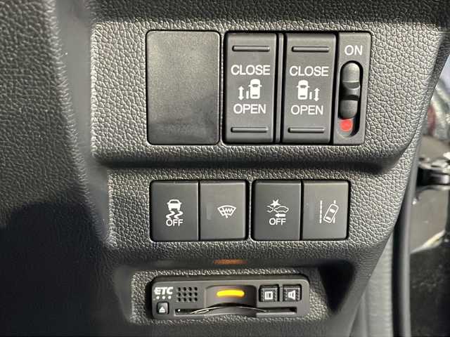 ホンダ フリード G ホンダセンシング 道北・旭川 2021(令3)年 2.7万km クリスタルブラックパール /ワンオーナー//寒冷地仕様//禁煙車//純正ナビ /BT/SD/USB/フルセグ//両側パワースライドドア/急アクセル抑制機能/ACC/トラフィックジャムアシスト/CMBS/先行車発進お知らせ機能/路外逸脱抑制機能//革巻きステアリング//ステアリングスイッチ//ハーフレザーシート//前席シートヒーター//オートエアコン//オートライト//LEDヘッドライト//純正フロアマット//ドライブレコーダー//フロントガラスデアイサー//バックカメラ//ドアバイザー//スペアキー//エンジンスターター//ドアミラーウィンカー//アイドリングストップ//ETC//サンシェード//取扱説明書//保証書