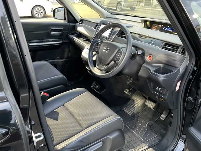 ホンダ フリード G ホンダセンシング 道北・旭川 2021(令3)年 2.7万km クリスタルブラックパール /ワンオーナー//寒冷地仕様//禁煙車//純正ナビ /BT/SD/USB/フルセグ//両側パワースライドドア/急アクセル抑制機能/ACC/トラフィックジャムアシスト/CMBS/先行車発進お知らせ機能/路外逸脱抑制機能//革巻きステアリング//ステアリングスイッチ//ハーフレザーシート//前席シートヒーター//オートエアコン//オートライト//LEDヘッドライト//純正フロアマット//ドライブレコーダー//フロントガラスデアイサー//バックカメラ//ドアバイザー//スペアキー//エンジンスターター//ドアミラーウィンカー//アイドリングストップ//ETC//サンシェード//取扱説明書//保証書