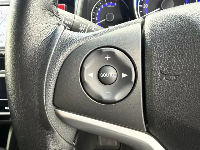 ホンダ フィット 13G Lパッケージ 愛知県 2015(平27)年 6万km ブリリアントスポーティブルーメタリック2トーン ・シティーブレーキアクティブ【CTBA】/・横滑り防止装置/・純正ナビ/（Bluetooth/ワンセグ/AM/FM)/・純正ドライブレコーダ/・アイドリングストップ/・革巻きステア/・オートLEDヘッドライト/・シートリフター/・電動格納ミラー/・ウィンカーミラー/・ステアスイッチ/・ドアバイザー/・スペアキー