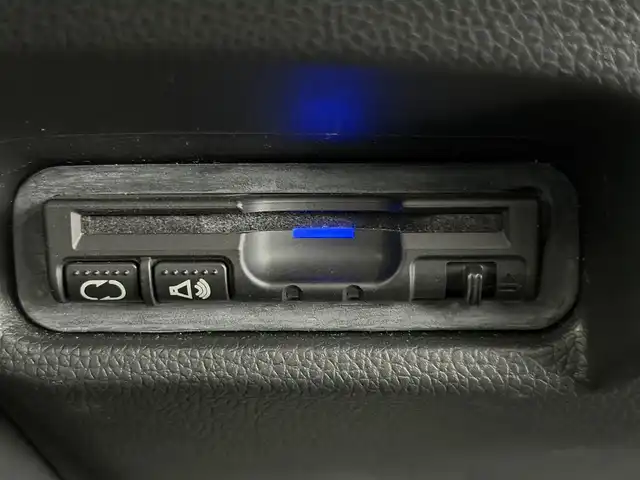 ホンダ フィット 13G Lパッケージ 愛知県 2015(平27)年 6万km ブリリアントスポーティブルーメタリック2トーン ・シティーブレーキアクティブ【CTBA】/・横滑り防止装置/・純正ナビ/（Bluetooth/ワンセグ/AM/FM)/・純正ドライブレコーダ/・アイドリングストップ/・革巻きステア/・オートLEDヘッドライト/・シートリフター/・電動格納ミラー/・ウィンカーミラー/・ステアスイッチ/・ドアバイザー/・スペアキー