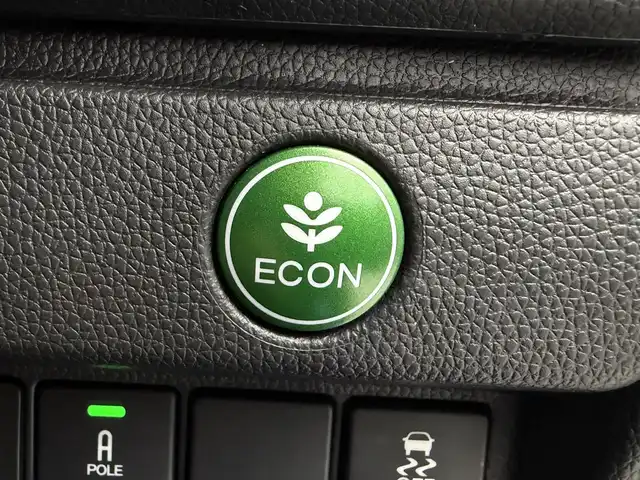 ホンダ フィット 13G Lパッケージ 愛知県 2015(平27)年 6万km ブリリアントスポーティブルーメタリック2トーン ・シティーブレーキアクティブ【CTBA】/・横滑り防止装置/・純正ナビ/（Bluetooth/ワンセグ/AM/FM)/・純正ドライブレコーダ/・アイドリングストップ/・革巻きステア/・オートLEDヘッドライト/・シートリフター/・電動格納ミラー/・ウィンカーミラー/・ステアスイッチ/・ドアバイザー/・スペアキー