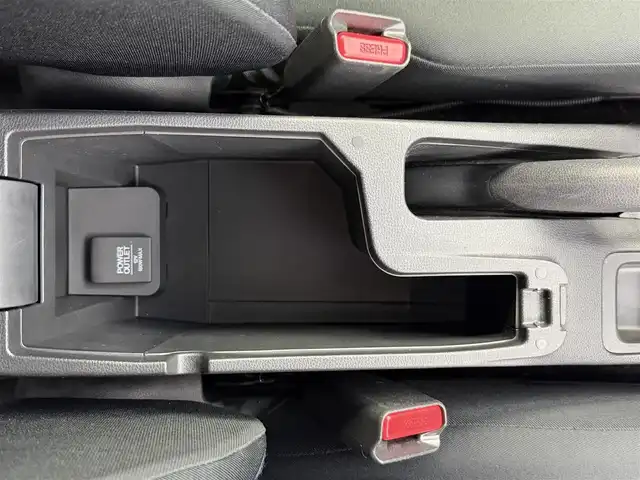 ホンダ フィット 13G Lパッケージ 愛知県 2015(平27)年 6万km ブリリアントスポーティブルーメタリック2トーン ・シティーブレーキアクティブ【CTBA】/・横滑り防止装置/・純正ナビ/（Bluetooth/ワンセグ/AM/FM)/・純正ドライブレコーダ/・アイドリングストップ/・革巻きステア/・オートLEDヘッドライト/・シートリフター/・電動格納ミラー/・ウィンカーミラー/・ステアスイッチ/・ドアバイザー/・スペアキー