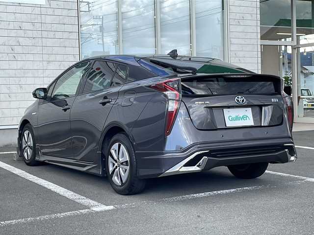 トヨタ プリウス A 静岡県 2016(平28)年 7.3万km グレーメタリック /純正ナビ/地デジTV//純正CD/DVD/Bluetooth//バックカメラ//社外エアロ//トヨタセーフティセンス//オートハイビーム//レーダークルーズコントロール//純正15インチAW//ヘッドアップディスプレイ//スマートキー//LEDヘッドライト//ビルトインETC