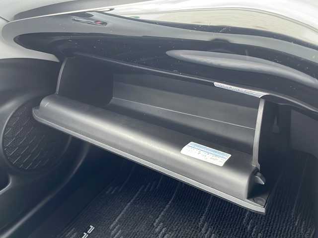 トヨタ プリウス A 静岡県 2016(平28)年 7.3万km グレーメタリック /純正ナビ/地デジTV//純正CD/DVD/Bluetooth//バックカメラ//社外エアロ//トヨタセーフティセンス//オートハイビーム//レーダークルーズコントロール//純正15インチAW//ヘッドアップディスプレイ//スマートキー//LEDヘッドライト//ビルトインETC