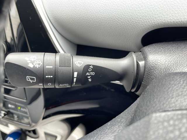 トヨタ プリウス A 静岡県 2016(平28)年 7.3万km グレーメタリック /純正ナビ/地デジTV//純正CD/DVD/Bluetooth//バックカメラ//社外エアロ//トヨタセーフティセンス//オートハイビーム//レーダークルーズコントロール//純正15インチAW//ヘッドアップディスプレイ//スマートキー//LEDヘッドライト//ビルトインETC