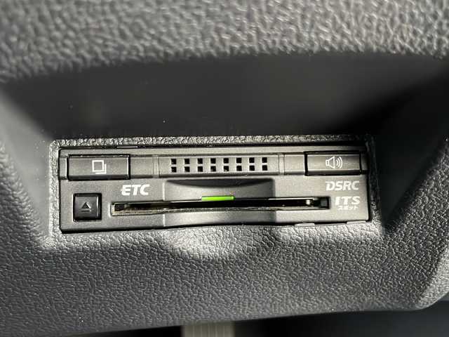 トヨタ プリウス A 静岡県 2016(平28)年 7.3万km グレーメタリック /純正ナビ/地デジTV//純正CD/DVD/Bluetooth//バックカメラ//社外エアロ//トヨタセーフティセンス//オートハイビーム//レーダークルーズコントロール//純正15インチAW//ヘッドアップディスプレイ//スマートキー//LEDヘッドライト//ビルトインETC