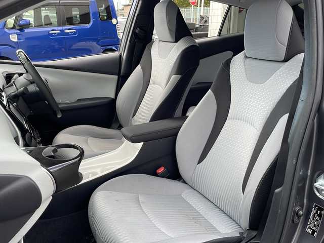 トヨタ プリウス A 静岡県 2016(平28)年 7.3万km グレーメタリック /純正ナビ/地デジTV//純正CD/DVD/Bluetooth//バックカメラ//社外エアロ//トヨタセーフティセンス//オートハイビーム//レーダークルーズコントロール//純正15インチAW//ヘッドアップディスプレイ//スマートキー//LEDヘッドライト//ビルトインETC