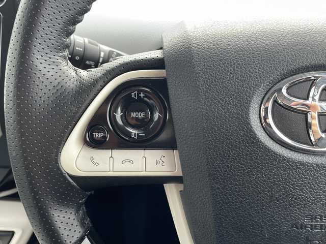 トヨタ プリウス A 静岡県 2016(平28)年 7.3万km グレーメタリック /純正ナビ/地デジTV//純正CD/DVD/Bluetooth//バックカメラ//社外エアロ//トヨタセーフティセンス//オートハイビーム//レーダークルーズコントロール//純正15インチAW//ヘッドアップディスプレイ//スマートキー//LEDヘッドライト//ビルトインETC