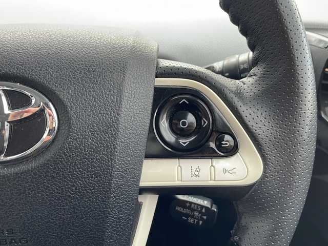 トヨタ プリウス A 静岡県 2016(平28)年 7.3万km グレーメタリック /純正ナビ/地デジTV//純正CD/DVD/Bluetooth//バックカメラ//社外エアロ//トヨタセーフティセンス//オートハイビーム//レーダークルーズコントロール//純正15インチAW//ヘッドアップディスプレイ//スマートキー//LEDヘッドライト//ビルトインETC