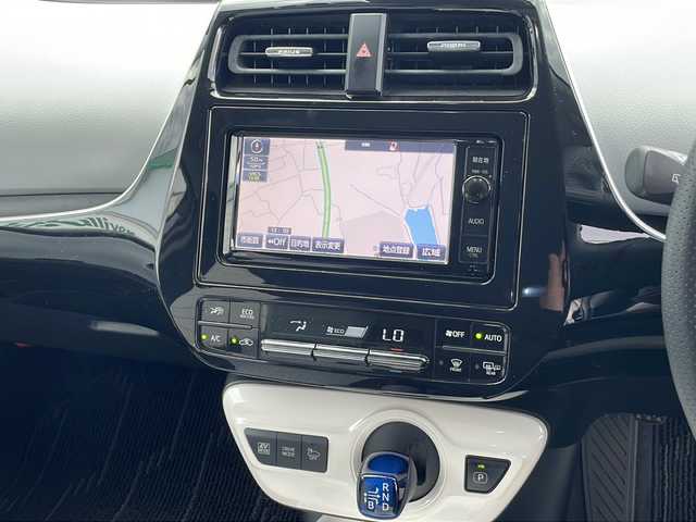 トヨタ プリウス A 静岡県 2016(平28)年 7.3万km グレーメタリック /純正ナビ/地デジTV//純正CD/DVD/Bluetooth//バックカメラ//社外エアロ//トヨタセーフティセンス//オートハイビーム//レーダークルーズコントロール//純正15インチAW//ヘッドアップディスプレイ//スマートキー//LEDヘッドライト//ビルトインETC